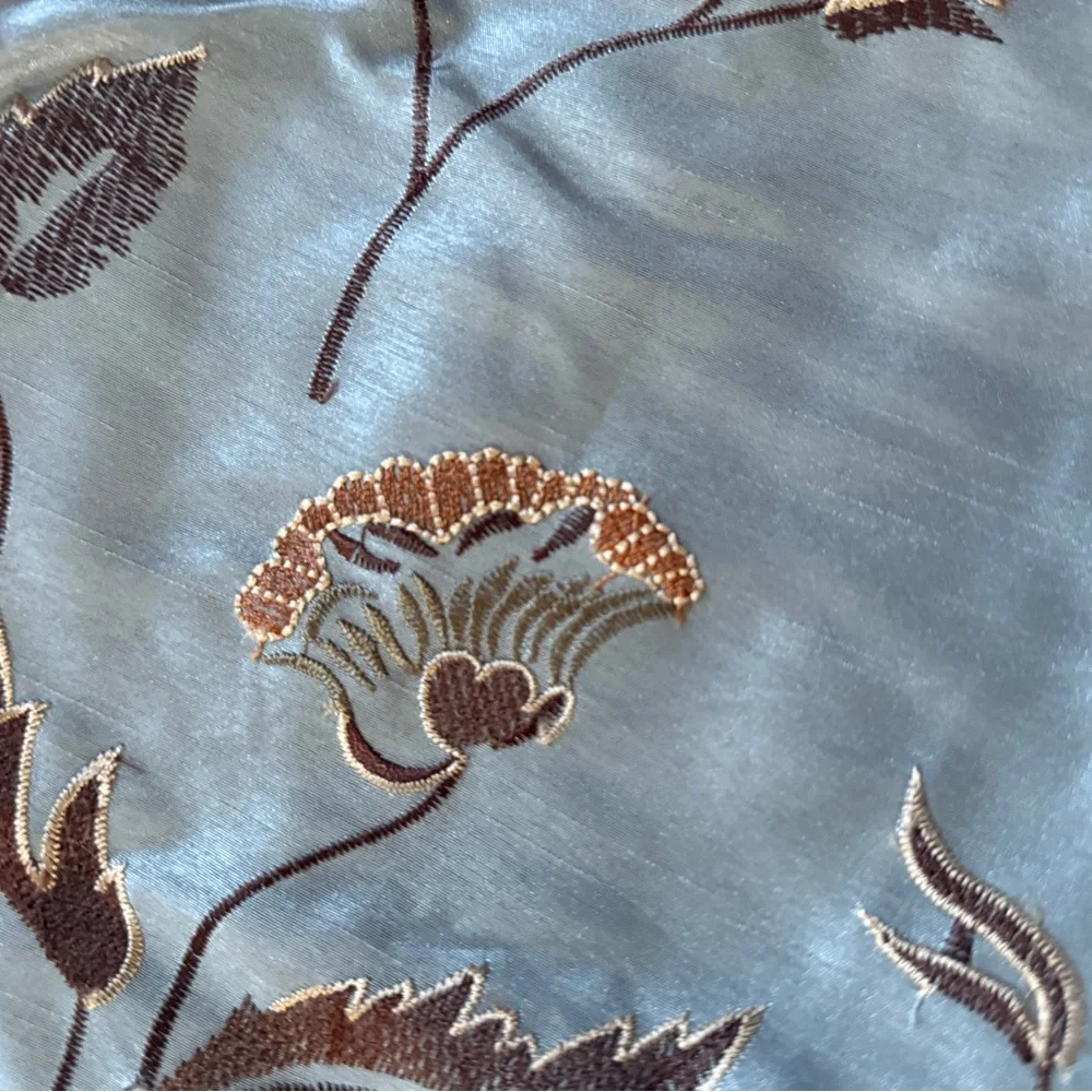 Target set embroidered